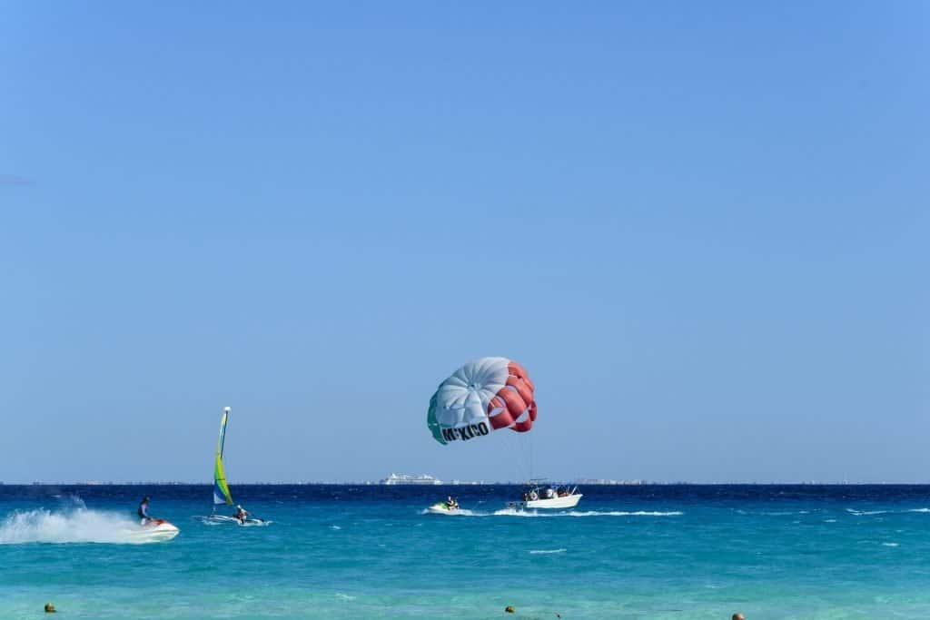 Parasail with Cancun on the sail