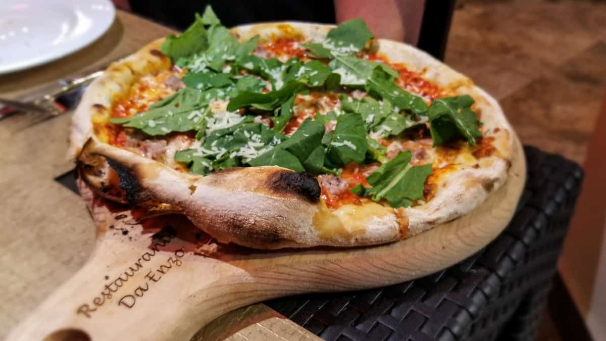 Oven roasted pizza with arugula topping