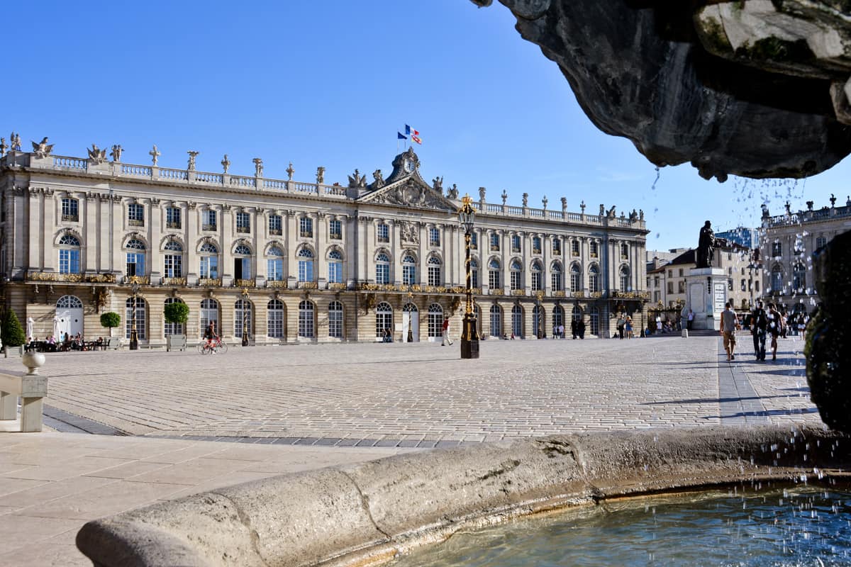 Long building in a square with beautiful detailed 18-century architecture