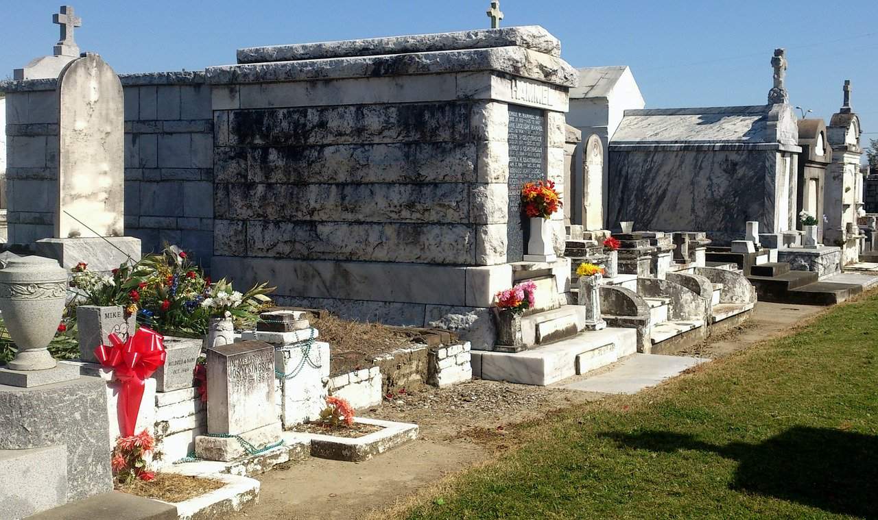 Above ground tombs: unique things to do in New Orleans