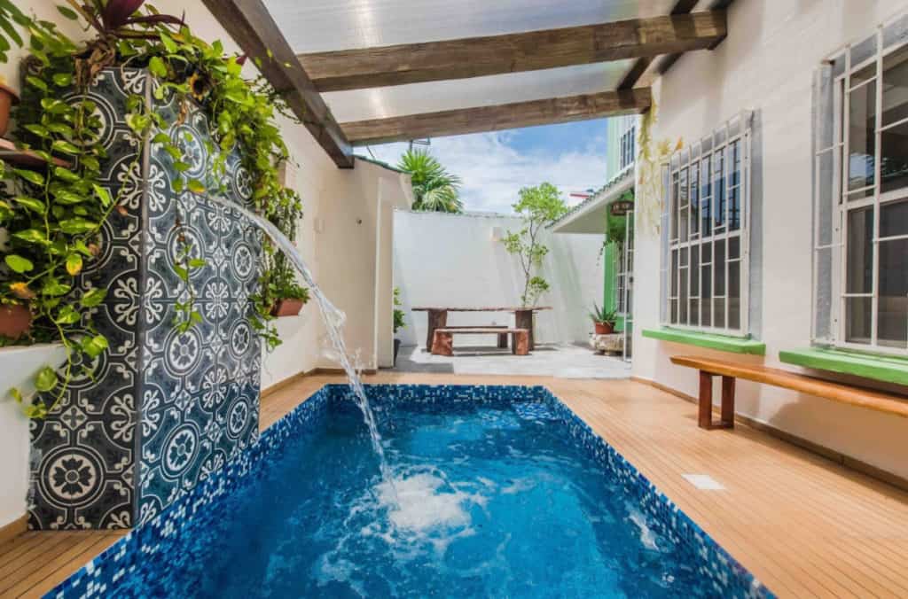 Plunge pool with blue mosaics decor in a Cancun Airbnb