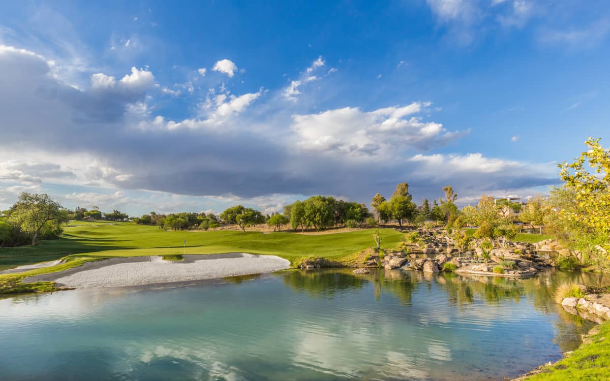 Golf course with a lake in San Miguel de Allende