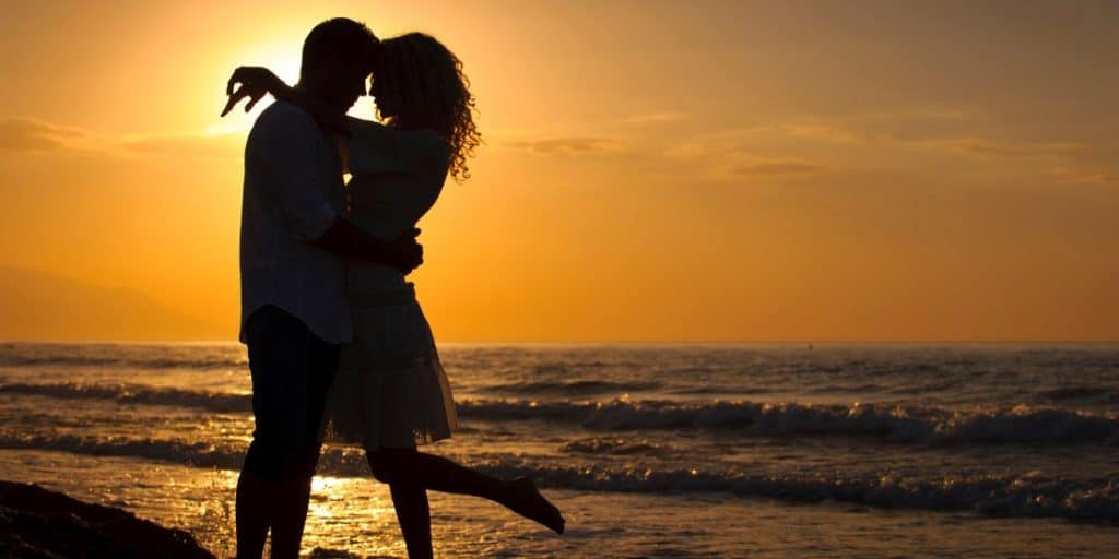 Planning A Romantic Getaway? Here’s Your Ultimate Packing List